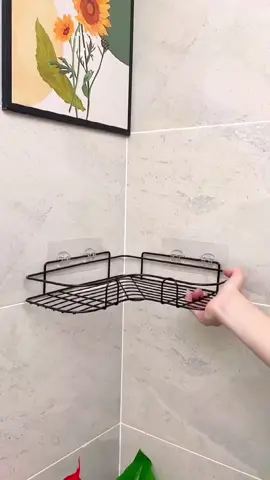 The bathroom puts two such shelves, can store a lot of things at the same time, do not punch holes do not take up space, the use of right-angle space.#Cornershelf#Punchfreestoragerack#Triangularstoragerack