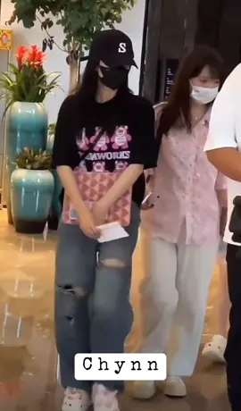 Chiếc áo này trong combo gấu dâu mà một bạn fan nam của Việt Nam tặng hôm đi Thái nè, iu quá cơ 😍🥰🫶🏻❤️ #GamingOnTikTok #bailu #bạchlộc #bạchmộngnghiên #bachloc #bachlocbailu白鹿 #bachloc_bailu_白鹿 #白鹿my #白鹿 #bachloccute #bachloc_bailu #白鹿my_bạchlộc #bailu白鹿 #bạchlộc_白鹿 