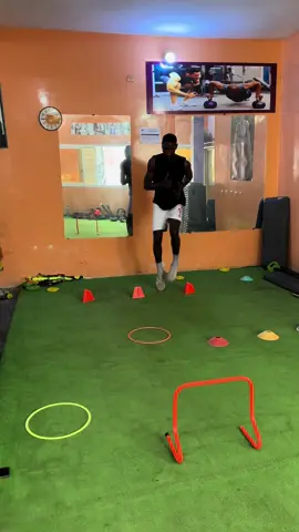 Personal trainer #football #footballtiktok #workout #trainingday #player #explosivetraining #preparateurphysique #physique #pourtoi #fyp 