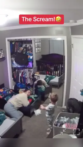 #funnymoment #caughtoncamera #scream #unexpected #mother #humourrrrr 