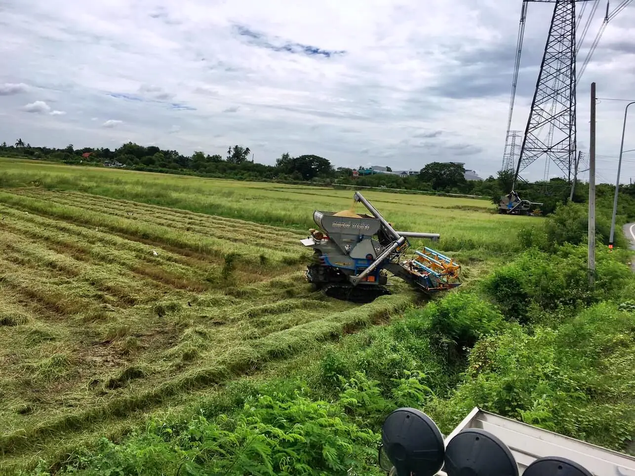 วันระนิดวันระหน่อย ทำงานแข่กลับฝน 🔰🔰รถเกี่ยวข้าว🌾โชคแม่ลำยวน🔰🔰 #วัยรุ้นนครปฐม💜 #📸นิ๊กอุ้มทีม 