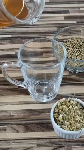 Experimente este chá de alecrim e camomila para aliviar dores! 🌿💚 Descubra os incríveis benefícios das plantas medicinais e como preparar esse chá delicioso. Adeus dores, olá bem-estar! ✨ #receitacaseira  #plantasmedicinais  #alivio  #saudeebemestar #dicasdesaúde #energia #receitasaudável #nutrição