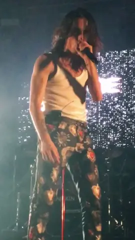 my favorite live song 🤍 #milan #måneskin #maneskin #måneskinofficial #victoriadeangelis #damianodavid #ethantorchio #thomasraggi #vicdeangelis #live #show #concerts #ilballodellavita #ilballodellavitatour #tbt #throwback 