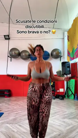 Come promesso 😌 Che dite, ne la cavo? 😌🤣 Instagram: valentinadenucci #salto #saltoallacorda #promessa #rope #ropetutorial #saltoallacorda #saltoconcuerda #saltoallacordachallenge #saltare #naturale #sudore #nomakeup #allenamento #palestra #cardio #correre #Love #grateful #vvb 