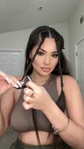 Quick and easy summer hairstyle 🤌🏽🤎 #easyhairstyles #fasthairstyles #hairstyleideas #hairstyles #fyp 