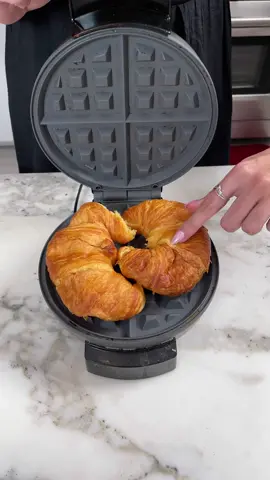 Waffle Croissant Sandwich #fypシ #foryoupage #FoodTok #food #Recipe #yummy #life #easybreakfast