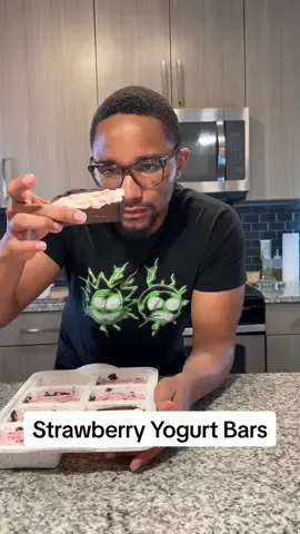 If you got a sweet tooth and you’re trying to get your body together this summer but you want a sweet treat? Then try and make a Three ingredient strawberry yogurt bar.  1lb of strawberries  2-3 cups of your choice of yogurt 16 oz of semi-sweet chocolate chips #Foodie #foodblogger #strawberry #yogurt #chocolate #fruitbar #EasyRecipes