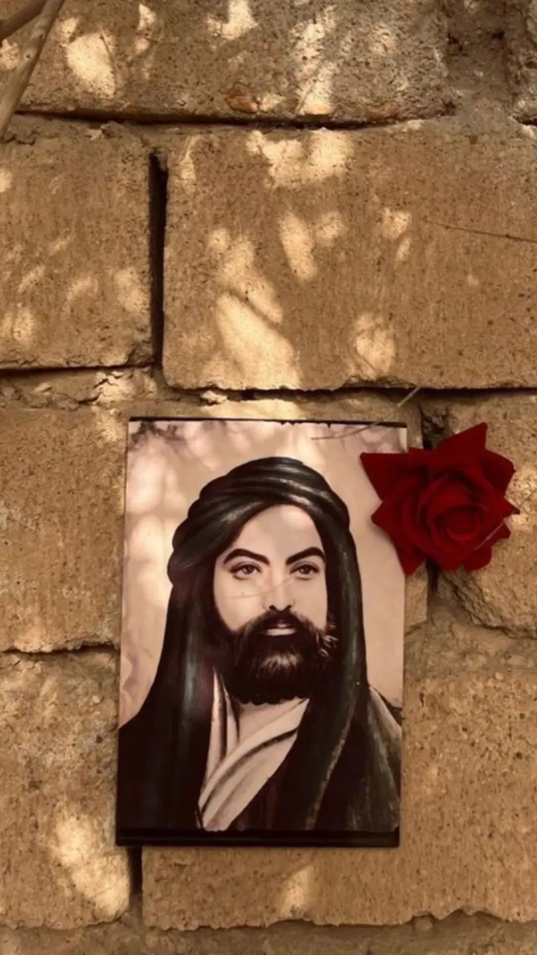 زهراءُ واحِدةٌ و ليس لها عدد   لولا عليٌّ لم يڪُن ڪفوًا أحد 💞