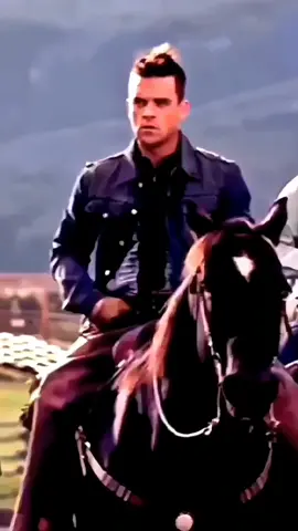 Robbie Williams 🏴󠁧󠁢󠁥󠁮󠁧󠁿 - Feel (2002) #fyp #fypシ #fypage #foryou #foryoupage #viral #trending #music #RobbieWilliams #musicvideo #songs #musica #fy 