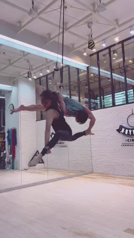 ถ้ามาเป็นคู่ ครูก็จัดให้ได้นะคะ แข็งแรงทั้งคู่กันไปเลยค่ะ ….  line : @hoyhoncircus  #aerialsarts #bangkokaerial #aerialbangkok #aerialclass #strong #pole #healthy #exercise #hoyhoncircus #stretching #aerial #aerialist #aerialists #poledance #aerialhoop #lyra #motivation #Workout #yoga #dance #cardio #sport #Fitness #aerialhammock #handstand #gymnastic #aerialsilk #aerialthailand #aerialstraps 
