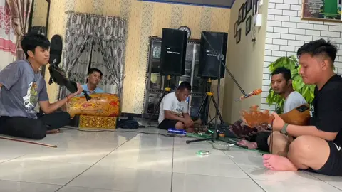 Baramiqn sambil balalajaran 🙏🏽 #musikpanting #alahai #panting_art #panting #gambus #banjar #banjarmasin 