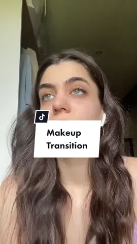 I had to hop on this trend 🤩 #flashwarning #flash #makeup #makeuptransition #makeuptransformation #BeautyTok #beauty #makeupartist 