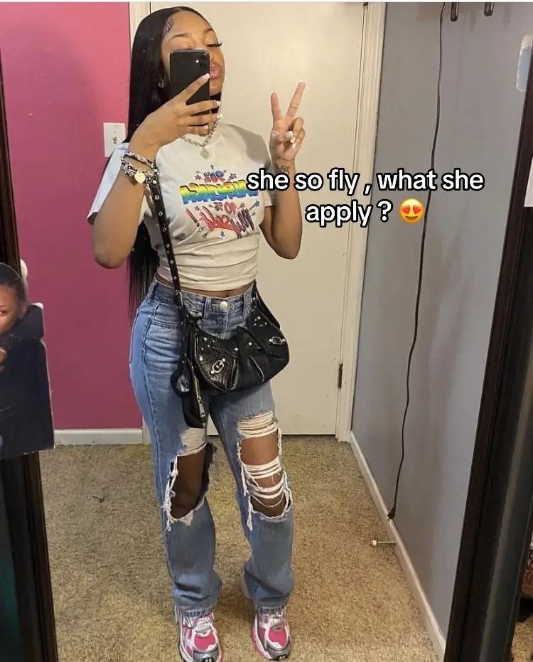 she so fly, what she apply ? 😍 #fyp #virtualstylist #5stargirl #blackgirltiktok #balenciaga #fypシ #viral #fashiontiktok #dresstoimpress #ptso #fly #stylistsoftiktok #SmallBusiness #teenpreneur 