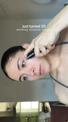 Rehydrating my skin after dehydrating it sm in my 20s 🥲#skincareinyour30s #hydratingskincare #vitamincserum #hyaluronicacid #morningskincare 