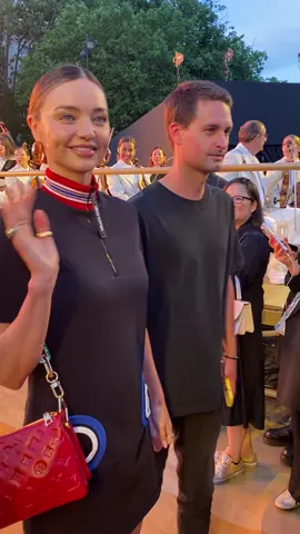 #mirandakerr #evanspiegel #louisvuitton #fashionweekparis #menfashionweek #TikTokFashion #pharrellwilliams 