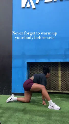 Dont neglect your stretches. Dynamic before your workout and statuc stretching after. #legday #legdaystretch #dynamicstretching #gym #gymgirl #GymTok #CapCut 