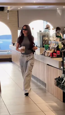 Same place different outfits #outfitideas #fashiontok #coffeetiktok 