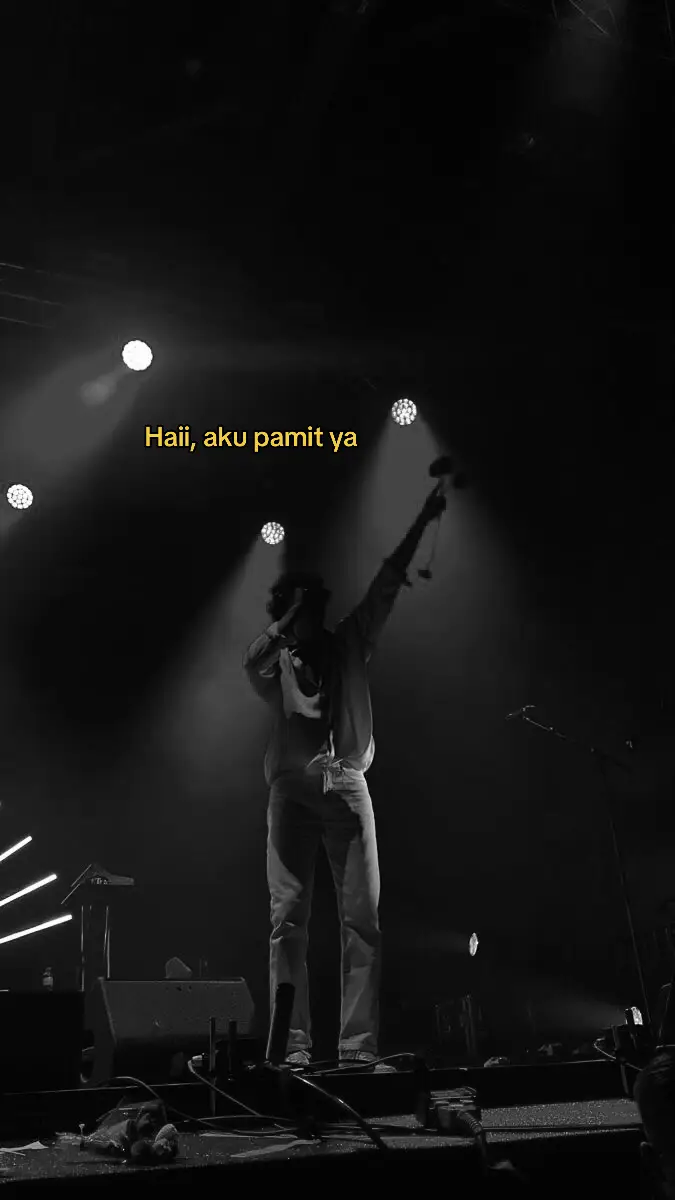 Aku pamit ya, ga usah khawatir, aku pergi bukan karna kamu bikin aku kecewa atau sakit hati kok, karna aku sadar aku udah ga dibutuhin lagi disini, aku cuma mau bilang maaf karena selama ini kesannya kaya aku yang butuh kamu banget, maaf juga selalu ganggu dan nuntut waktu kamu, maaf kalau kamu risih sama kehadiran aku, maafin aku atas keegoisan aku selama ini, maafin karena udah ngebebanin kamu, udah bikin kamu susah karena adanya aku, aku gagal banget ya? Gagal jadi apa yang kamu mau? Aku tau aku jauh dari kata sempurna, jauh dari kata terbaik, makanya kamu kaya gitu sama aku, tapi gapapa kok, yang penting aku udah berusaha sebisa aku, berusaha jadi yang terbaik buat kamu, jadi apa yang kamu mau, meskipun akhirnya aku selalu gagal dan ga pernah kamu lihat, makasih atas semuanya, semoga kamu bisa dapat yang jauh lebih baik dari pada aku, yang bisa bikin kamu lebih bahagia, yang sayang sama kamu melebihi sayang yang aku kasih buat kamu, bahagia terus ya sama hidup kamu, jaga dirimu baik-baik, jaga kesehatan, see you orang baik 🥀💔 #akupamit #akusadar #akusudah #tidak #dibutuhkan #lagi #fypシ゚viral #galaubrutal #sad #sadstory #sadvibes #katakata #puisi #quotes #catatanhati  #suarahati #jagadiribaik2 #see #you #orangbaik #21 #juni #2023 #f🥀 