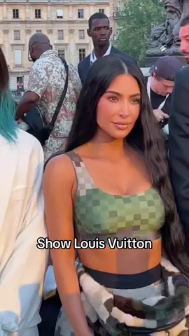 Personne n’a loupé le premier show de #pharrellwilliams pour @Louis Vuitton 🔥 #fashionweekparis #fw23 #parisfashionweek2023 #kimkardashian #tylerthecreator #louisvuittonfashionshow 