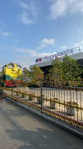 Mentahan stasiun dengan okupansi penumpang yang luar biasa #keretaapi #keretaapiindonesia #keretaapikita #indonesianrailways #railfansindonesia #railfansoftiktok #daop6 #yogyakarta #fyp #fypシ 