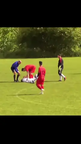 #fyp #funnyfootball #soccertiktok #sundayleague 