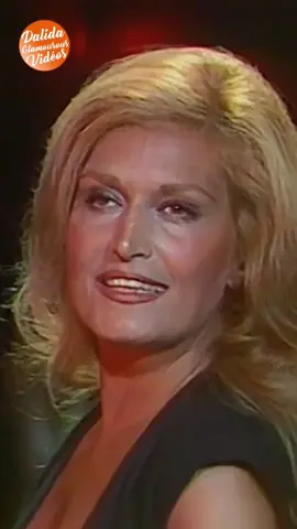 Aujourd’hui, c’est la fête de la #musique 😍 #Dalida chante #LaissezMoiDanser en #1979 💞 • #dalidaglamourous #dalidaforever #dalidagigliotti #dalida1979 #song #singer #music #forever #star #frenchsinger 