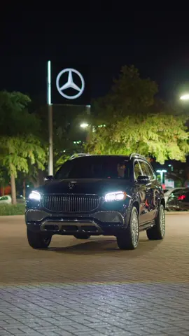The #maybach does more than drive… it dances.🕺 #mercedes #luxurylife #parkplace #amg #dallas #luxury #luxurycars #trending