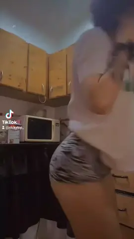 I'm 23 #fakebodyy⚠️ #greenscreen #fypシ #parati #viral 