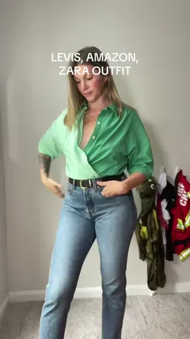 Casual everyday outfit - want outfit details? Just ask! #momstyleover40 #casualmomstyle #levisjeansoutfit 