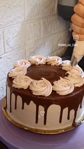 #تزيين_كيكة_شوكولاتة_بالكريمة😊  #cakes #cakedecorating #cake #explore #اكسبلورexplore #كومنت #لايك #اكسبلورexplore 