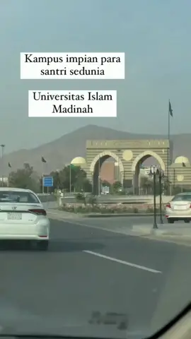 cr : mubaraktour Universitas Islam Madinah ✨ Semoga bisa segera ke Baitullah bareng @baitullahstories ya🤗 Jangan lewatkan stories dikota mekkah dan madinah selanjutnya #universty #universitas #madinah #madinahalmunawaroh #islam #umrah