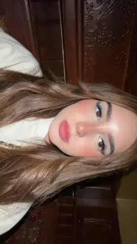 solo queria cantar “es como tapar una herida con maquillaje no se ve pero se siente”  jajajaajajaja