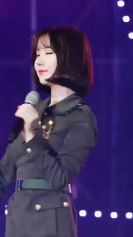 una rambut pendek sebahu, menyatuh dengan wajahnya yg imut#gfriendkuabadi#eunha#jungeunbi#gfriendbuddy#gfriendofficial#gfriend#gfriend여자친구#gfriendedit#yeojachingu 