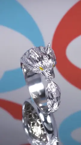 Thiết kế nhẫn nam kinh điển lấy cảm hứng từ hình ảnh loài Sói mang vẻ đẹp hoang dại kết hợp đính kim sang trọng. Wolf ring đánh dấu sự mạnh mẽ và tự do, thể hiện dấu ấn thời trang cao cấp cá tính. #trangsucphongthuy#trangsucthietke #thietketheoyeucau