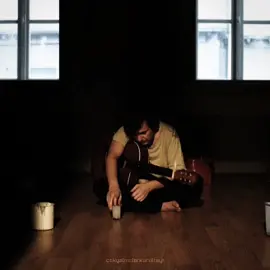 Adabı vardır rakının. Önce kiminle içtiğini bileceksin, sonra kime içtigini. Değecek mesela içtiğin meseleye. Ya keyfe içeceksin, ya kedere. laf getirmeyeceksin kadehindekine. Çünkü kolay kırılır rakı kadehi. Bir de masada olmayana, olsun istediğine içeceksin...