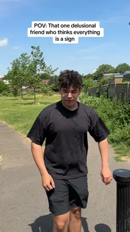 The friend who thinks everythings a sign #fyp #foryou #foryoupage #viral #xyzcba 