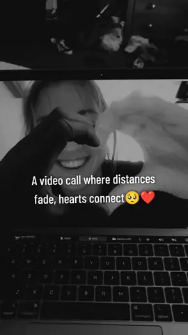 Video Call Vaa❤️ #videocall #couple #longdistancerelationship #Love #TrueLove #stopmotion #heart #connection #menasubra #tamilvideo #fypシ 