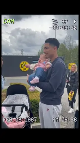 Mom looks so PROUD 🤍 #bellingham #jude #judebellingham #denisebellingham #judebellingham22 #realmadrid #judeanderling #judeandjobe #jobe #jobebellingham#familybellingham 