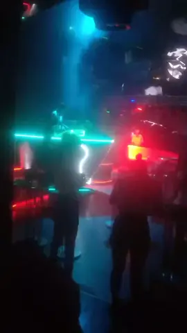 lỡ  yêu  em  rồi  thì  chiều  em  thôi 