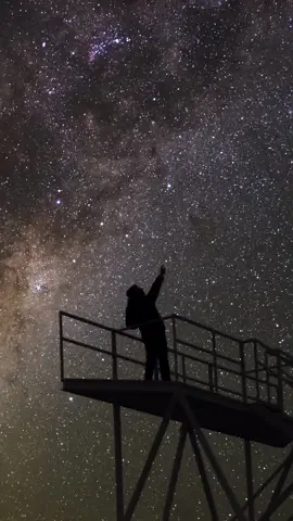 Prettiest night skies ever🥹 #stargazing Video by Babak Tafreshi