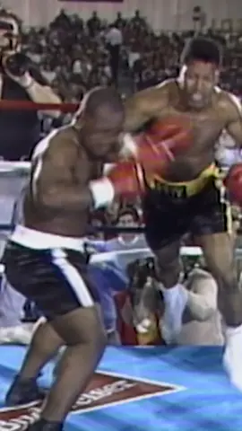 The bounce off the rope though? 😂 #boxing #knockout #boxinghighlights 