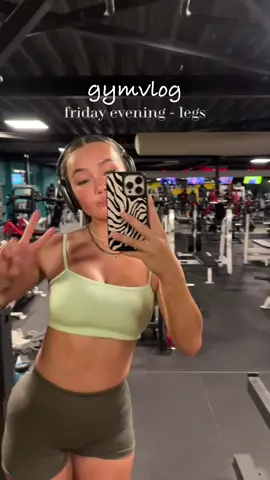 love training on friday night 🤝🏽 #GymTok 