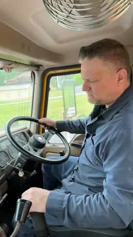 #gearman_93 @Brandon Sloan #mechanic #dieselmechanic #truck #trucker #transmission #differential #clutch 