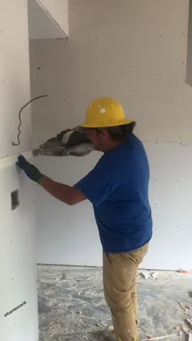 Cómo borrar los errores del pasado con el tipex, corrector gigante Whiteout 🤣 #drywall #satisfying #pintores #fyp 