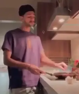 رياكشن كاره يطبخ وساكت مدري زعلان ولا طفشان #رياكشن #اكسبلور #رياكشنات #رياكشنات_مطلوبه #fyp #explore #viralvideo #كاره_حسين #اكسبلورexplore #الترم_الثالث 