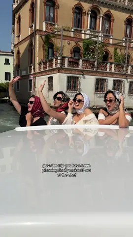This is your sign to book that bestie trip today #venice #italiansummer #girlygirlaesthetic 