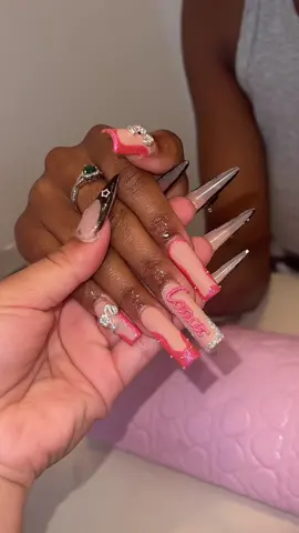 #pinknails #begginernailtech #nailsartvideos #glitternails #nailsartvideos💅🏻 #nailsoftiktok #cancerszn♋️ 