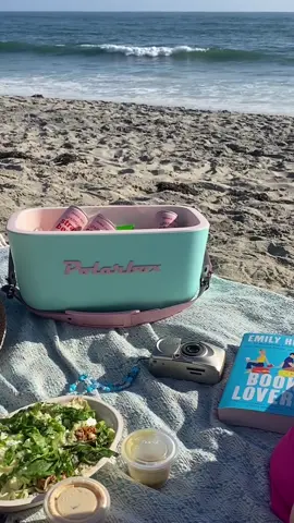 The perfect cooler for a sunny beach day🌊☀️🧊💖 #fyp #beach #polarbox #sunnydays 