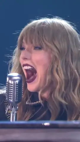 Taylor Swift & Robbie Williams | Live from Wembley 2018 | Reputation World Tour  #taylorswift #ts #tswift #swifttok #swiftie #taylor #theerastour #robbiewilliams #angels 