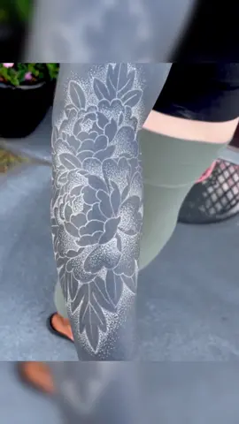 • @brianwoodtattoos  #WHITEonblacktattoo by @TTTSWRLDS #TTTSWRLDS ™️ #whiteinktattoo #blacktattoo 